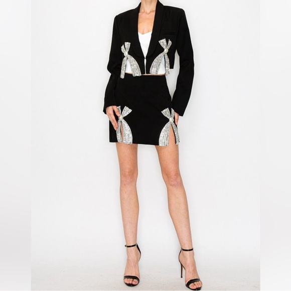 ‼️WOW🤩‼️ 440. Embellished Jeweled Two Piece BLACK Skirt SET in Black😘‼️ - Picture 1 of 5